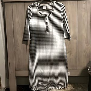 Lou Lou & Company Everyday Maternity/Nursing Dress size M